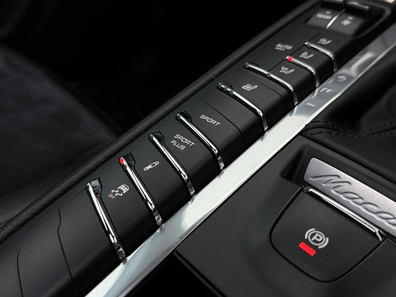 Porsche Macan thumbnail Misc Controls