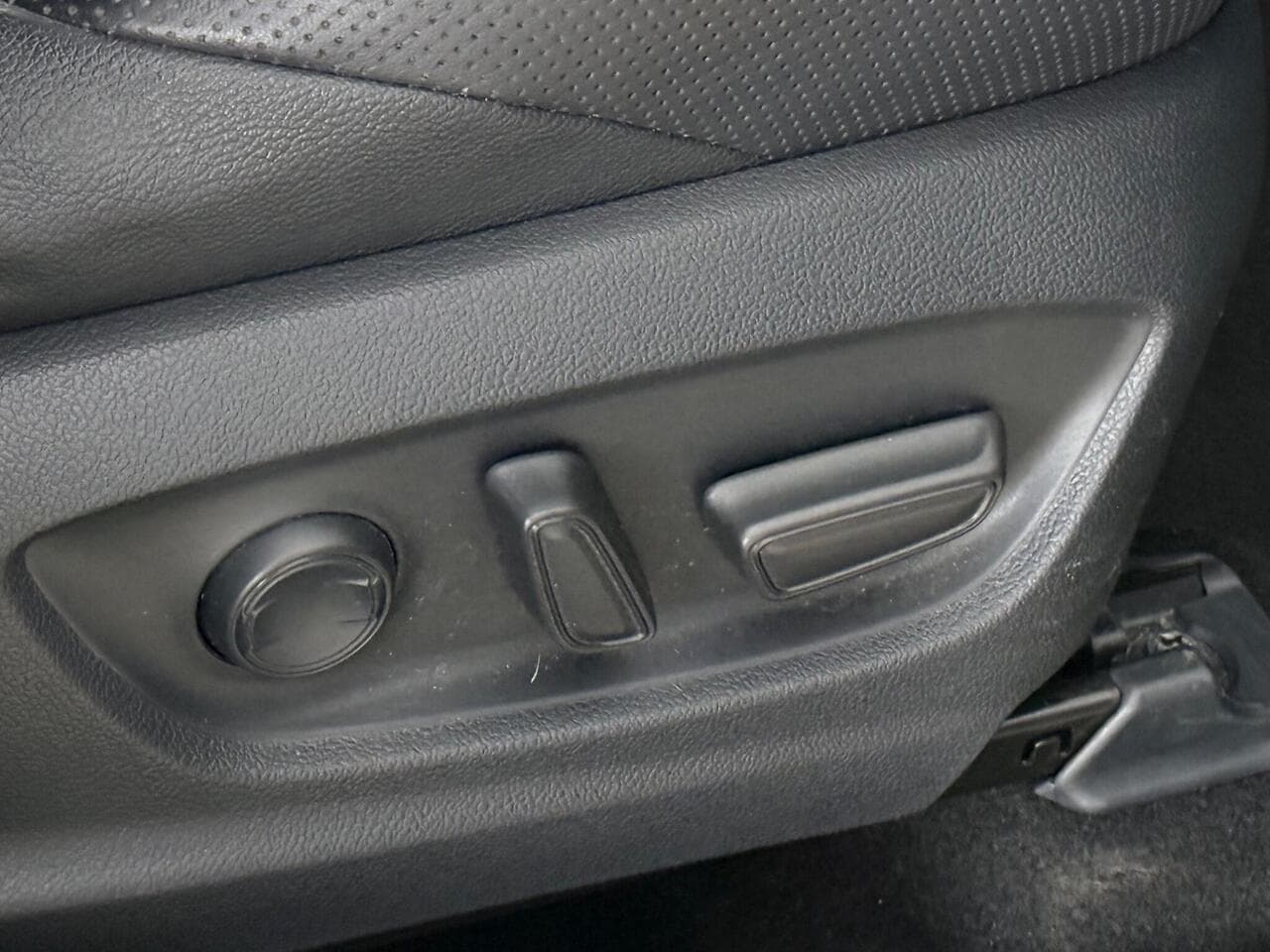 Toyota C-HR thumbnail Misc Controls