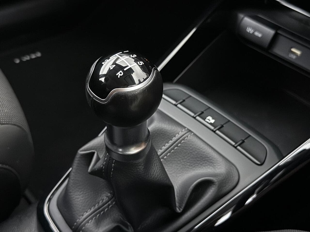 Kia Rio thumbnail Interior Front