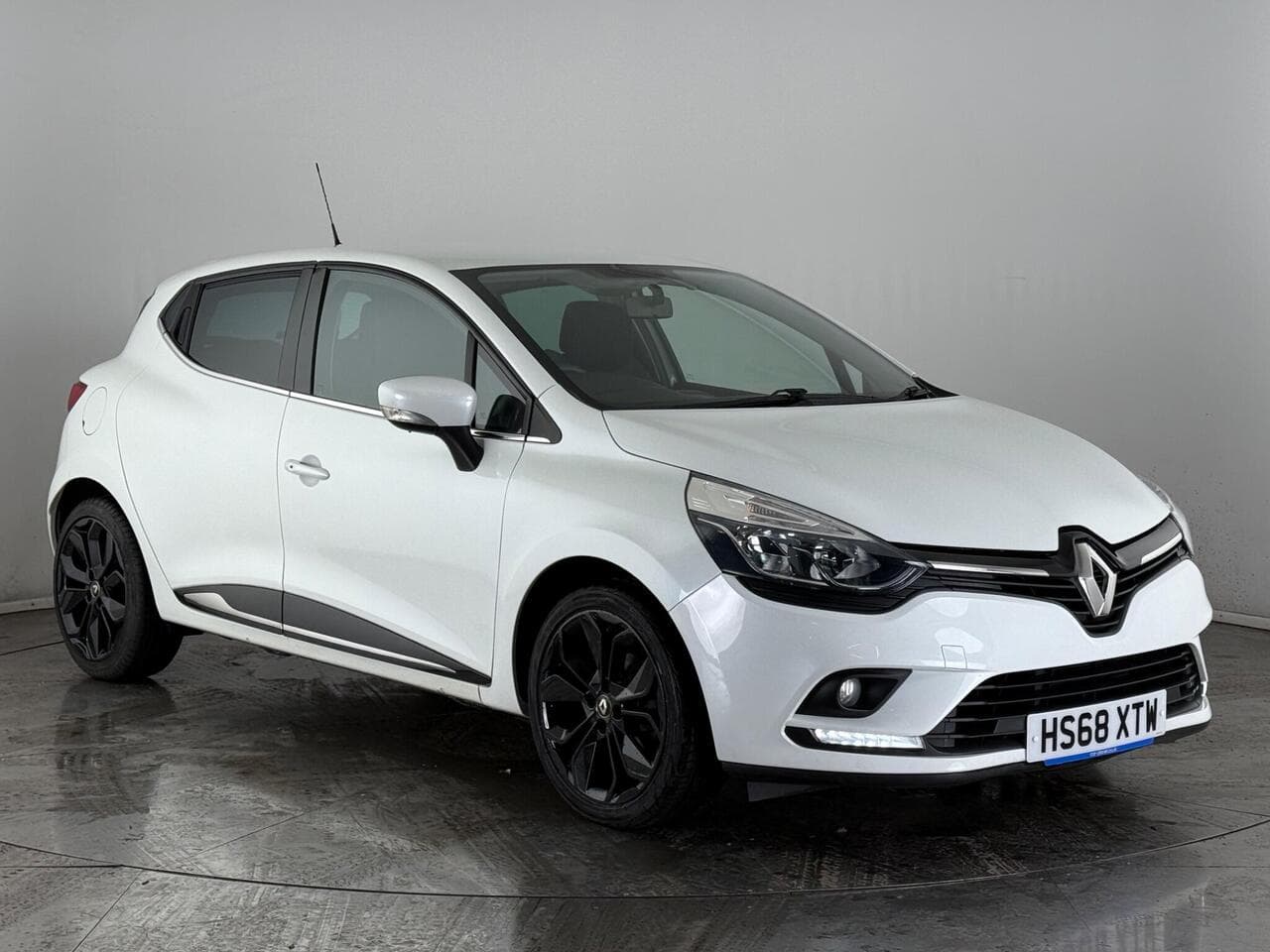 Renault Clio - Renault Clio 0.9 TCe Iconic Euro 6 (s/s) 5dr
