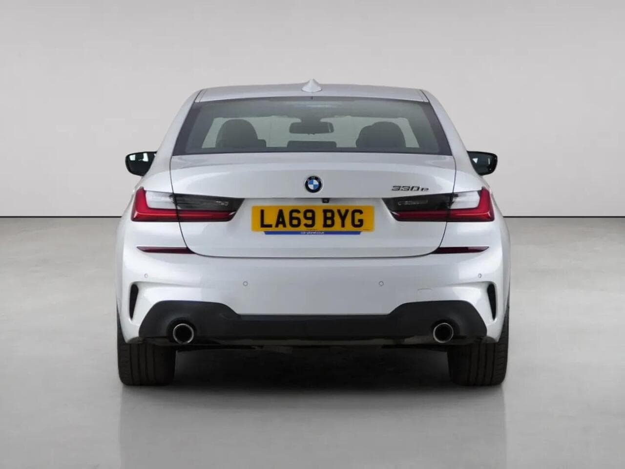 BMW 3 Series thumbnail Rear