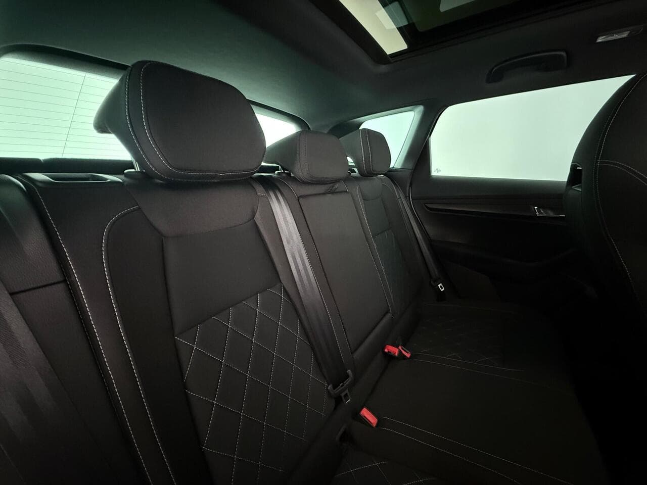 Skoda Karoq thumbnail Seats Rear
