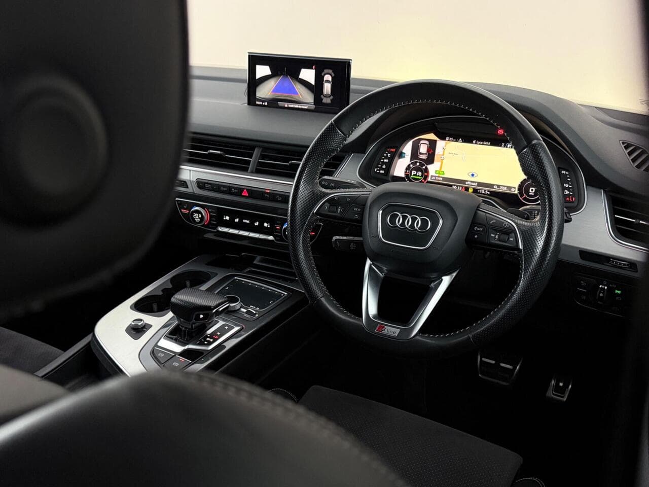 Audi Q7 thumbnail Steering Wheel