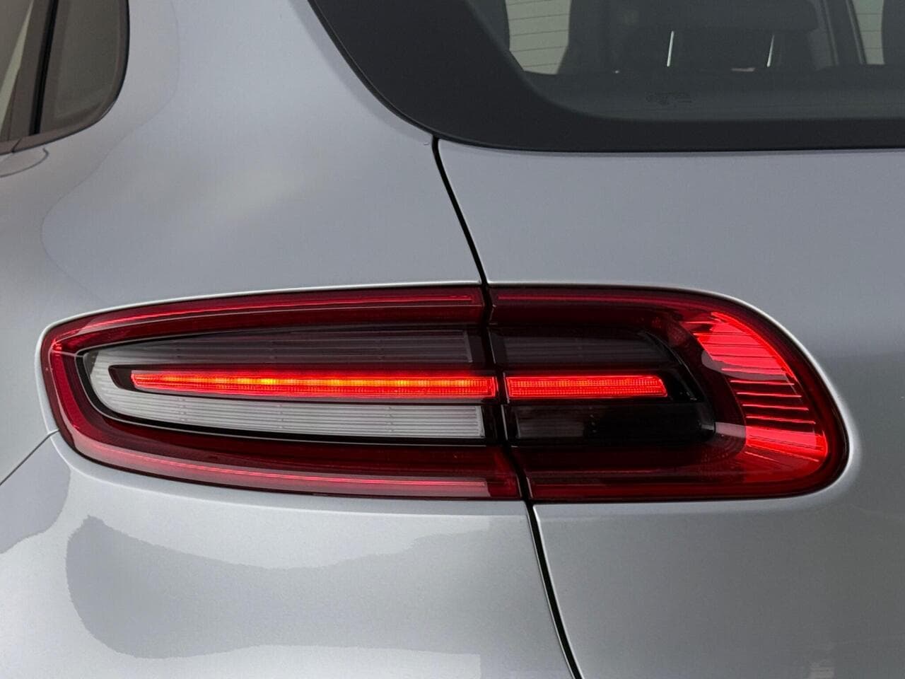Porsche Macan thumbnail Lights Rear