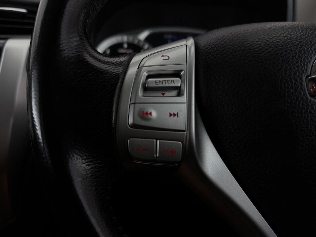 Nissan Navara thumbnail Misc Controls