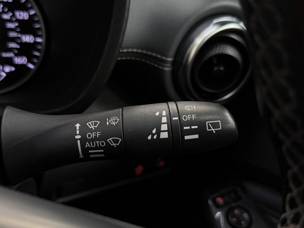 Nissan Juke thumbnail Misc Controls