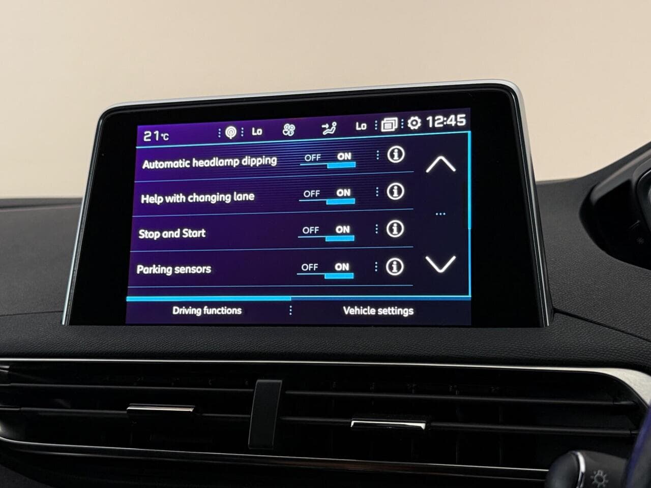 Peugeot 5008 thumbnail Infotainment System