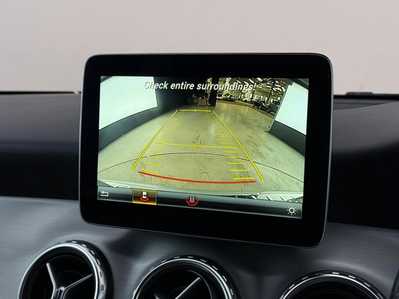 Mercedes-Benz GLA thumbnail Infotainment System