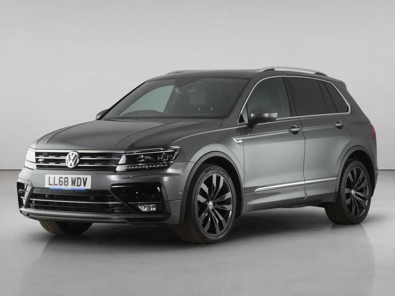 Volkswagen Tiguan thumbnail Front Left