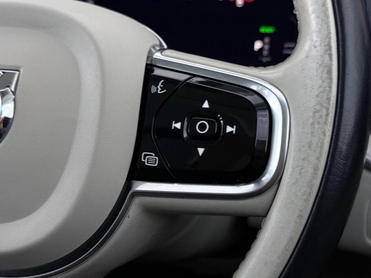 Volvo XC60 thumbnail Misc Controls