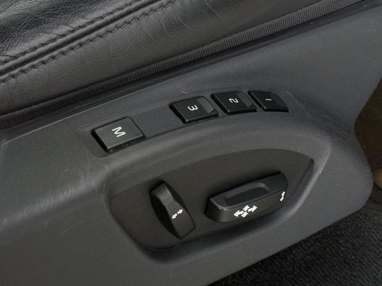 Volvo XC60 thumbnail Misc Controls