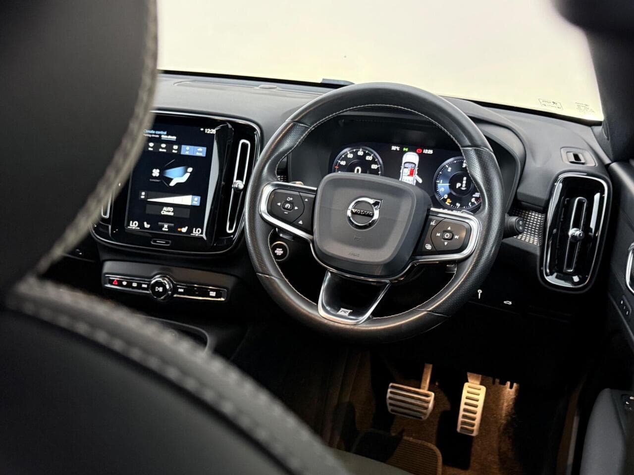 Volvo XC40 thumbnail Steering Wheel