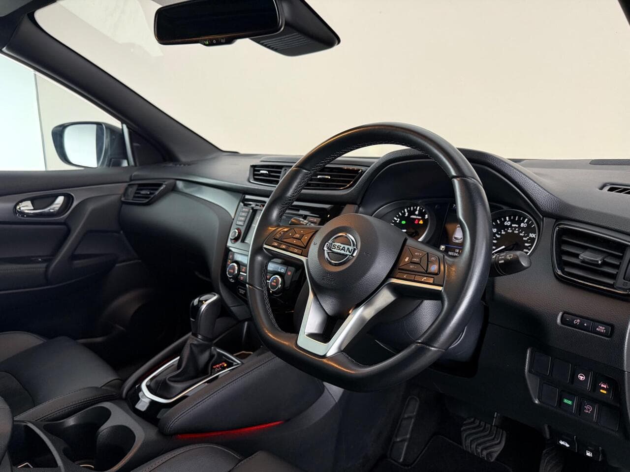 Nissan Qashqai thumbnail Interior Front