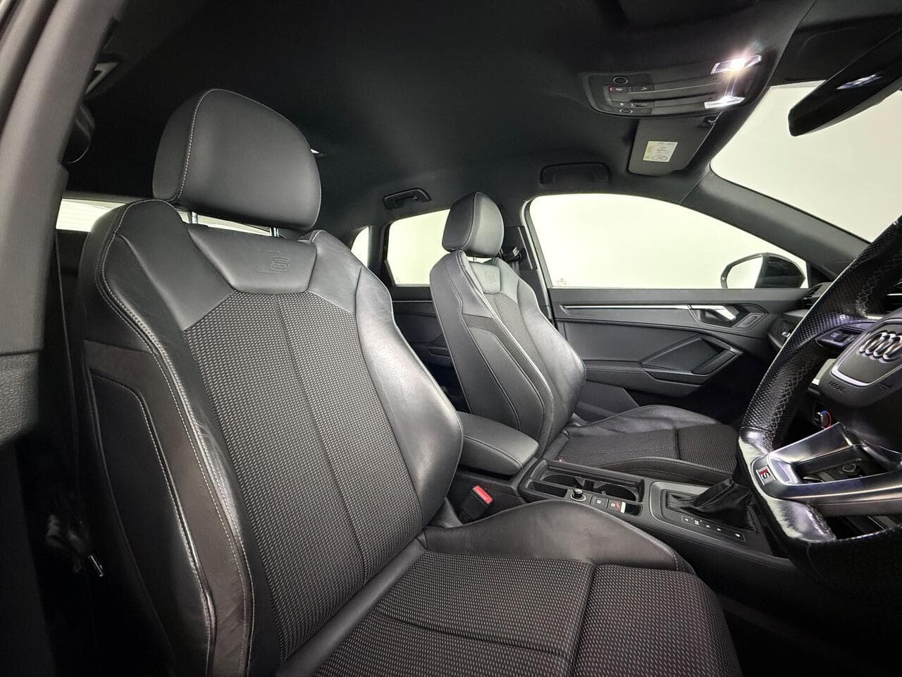 Audi Q3 thumbnail Seat Driver