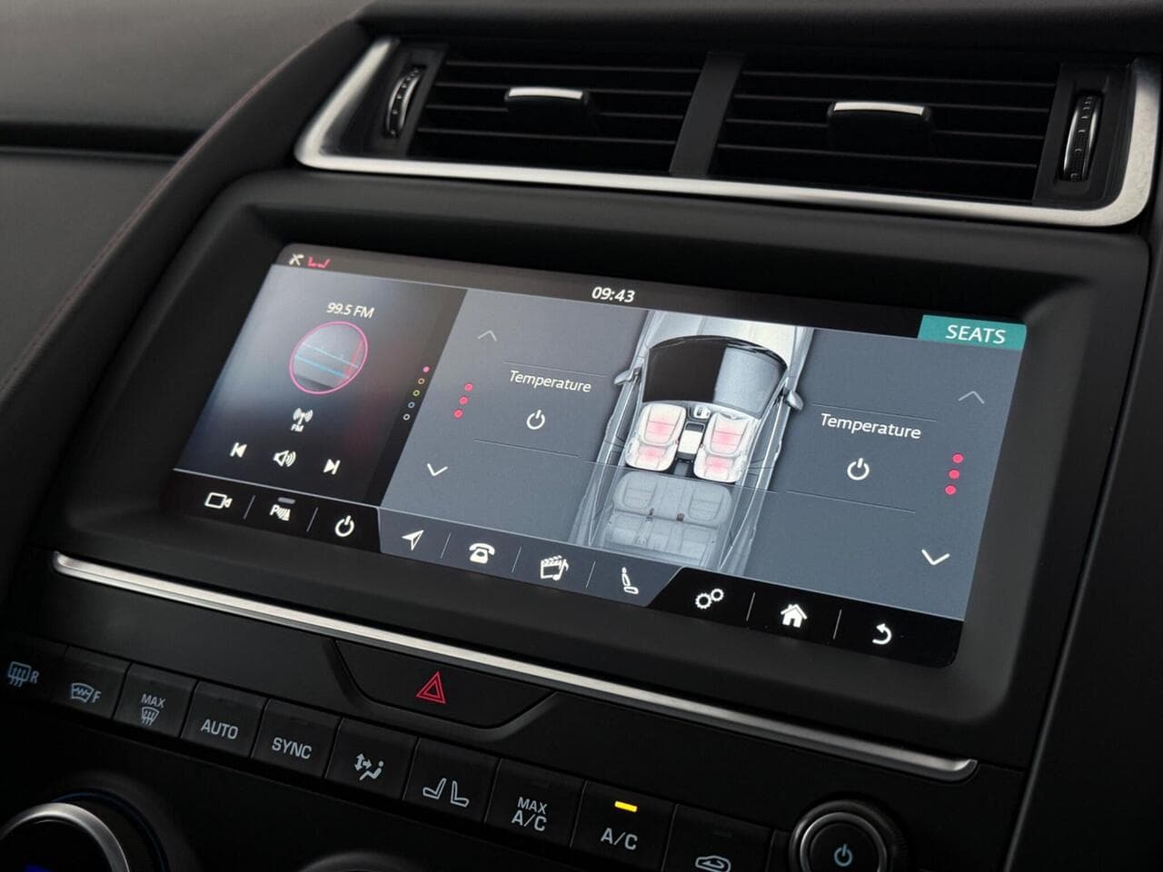 Jaguar E-PACE thumbnail Infotainment System