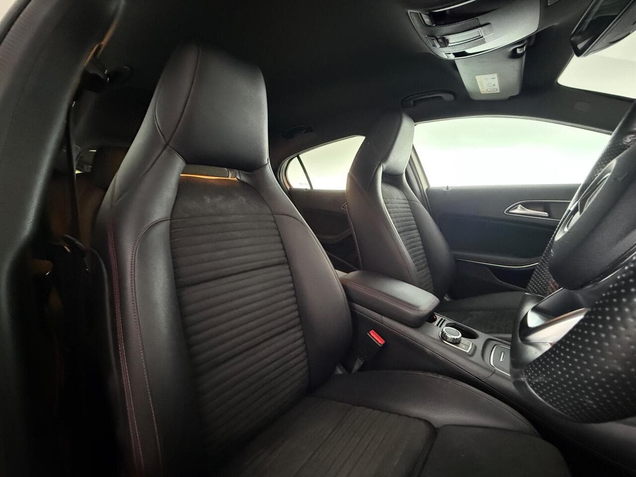 Mercedes-Benz GLA thumbnail Seat Driver