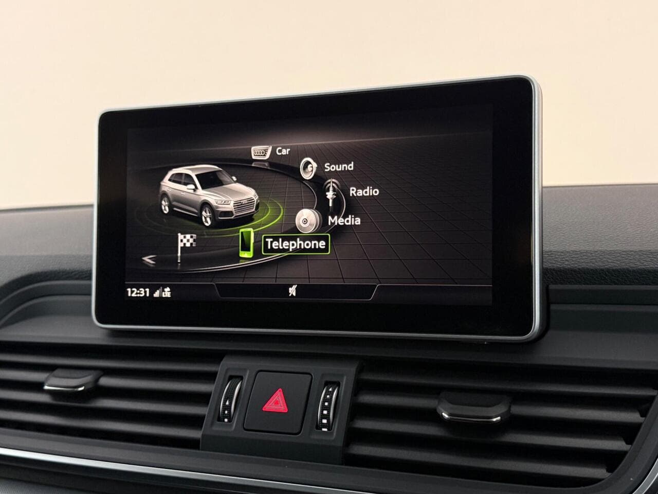 Audi Q5 thumbnail Infotainment System
