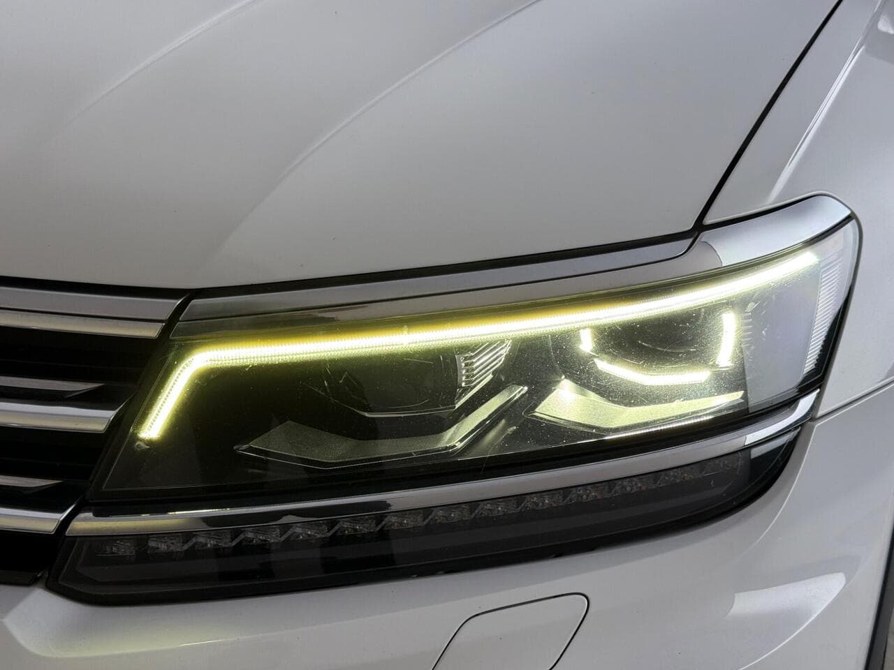 Volkswagen Tiguan thumbnail Lights Front