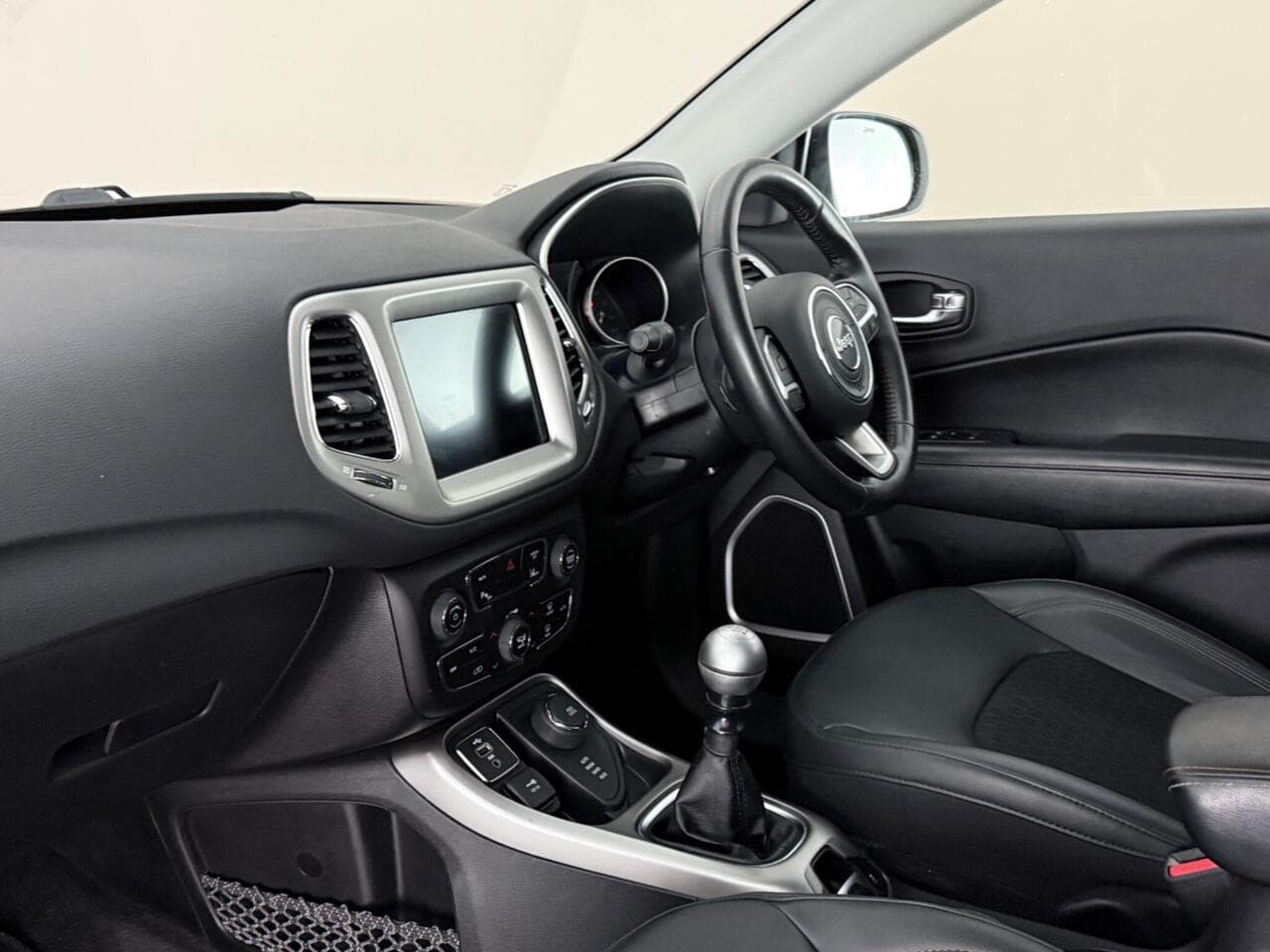 Jeep Compass thumbnail Interior Front