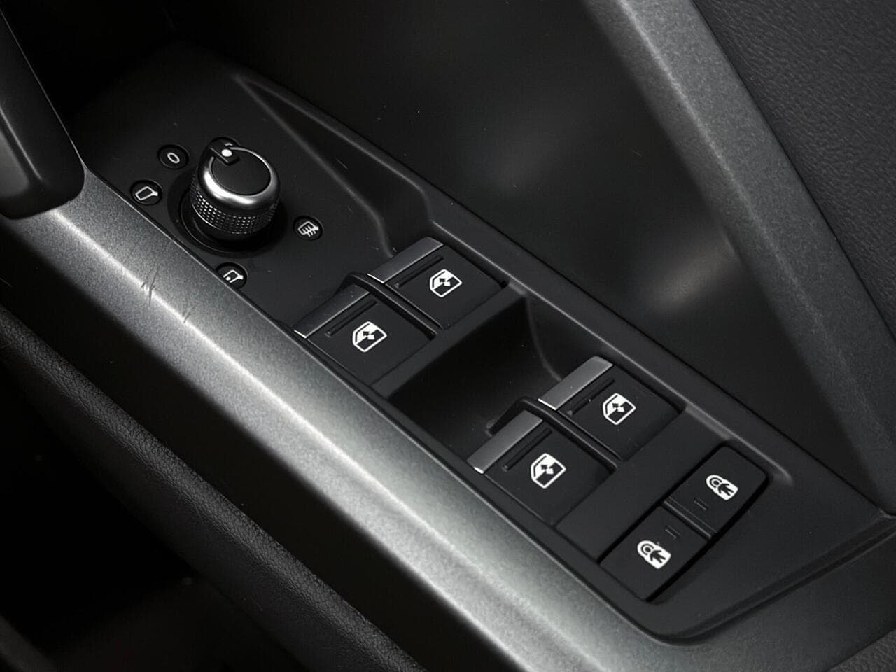Audi Q3 thumbnail Misc Controls