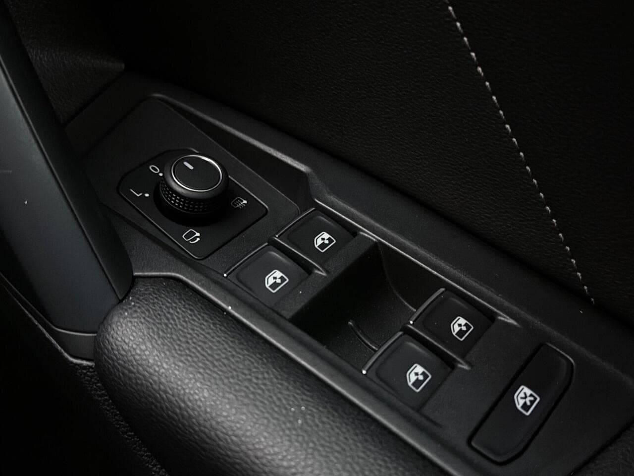 Volkswagen Tiguan thumbnail Misc Controls