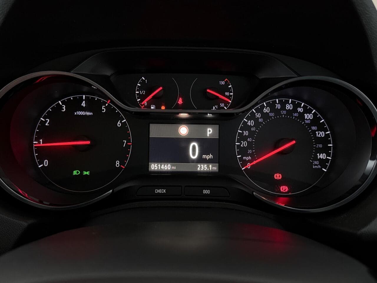 Vauxhall Grandland X thumbnail Driver Instruments