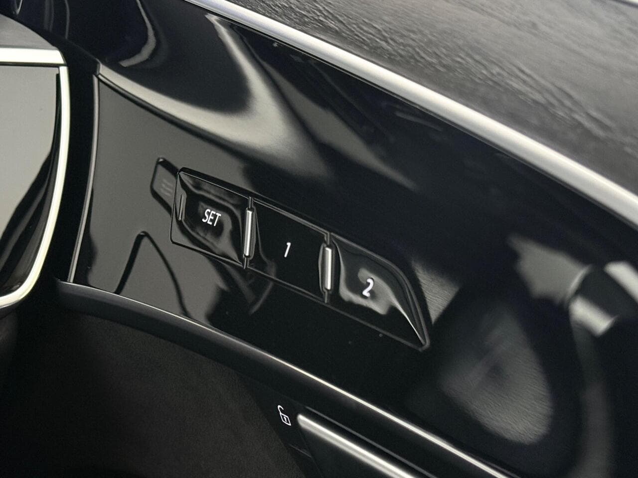 Audi A8 thumbnail Misc Controls