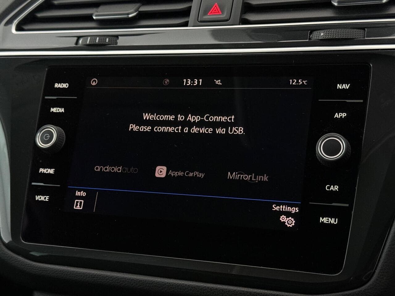 Volkswagen Tiguan thumbnail Infotainment System