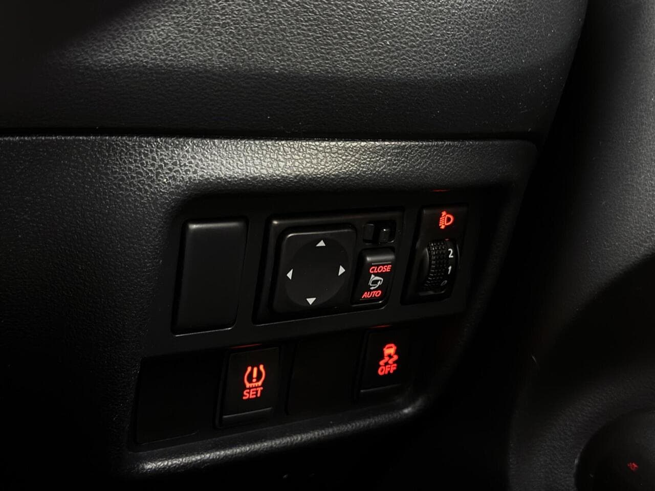 Nissan Juke thumbnail Misc Controls