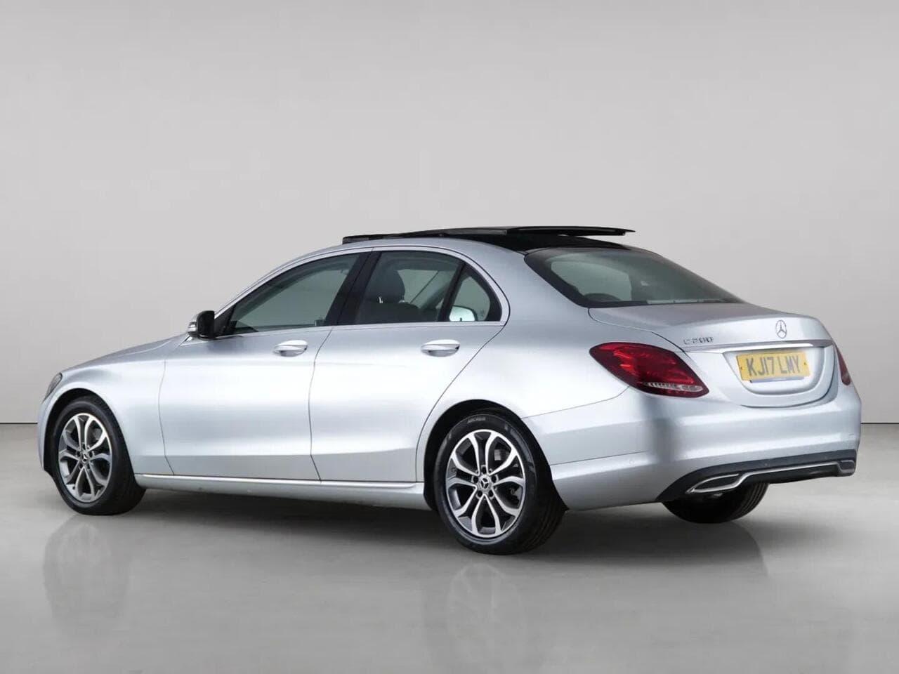 Mercedes-Benz C Class thumbnail Rear Left