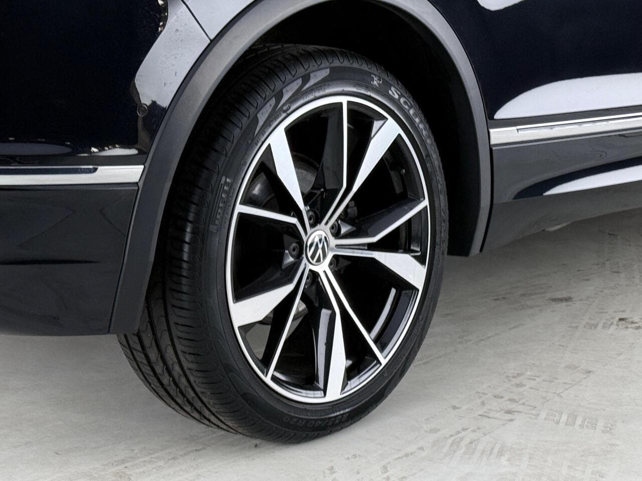 Volkswagen Tiguan thumbnail Wheel