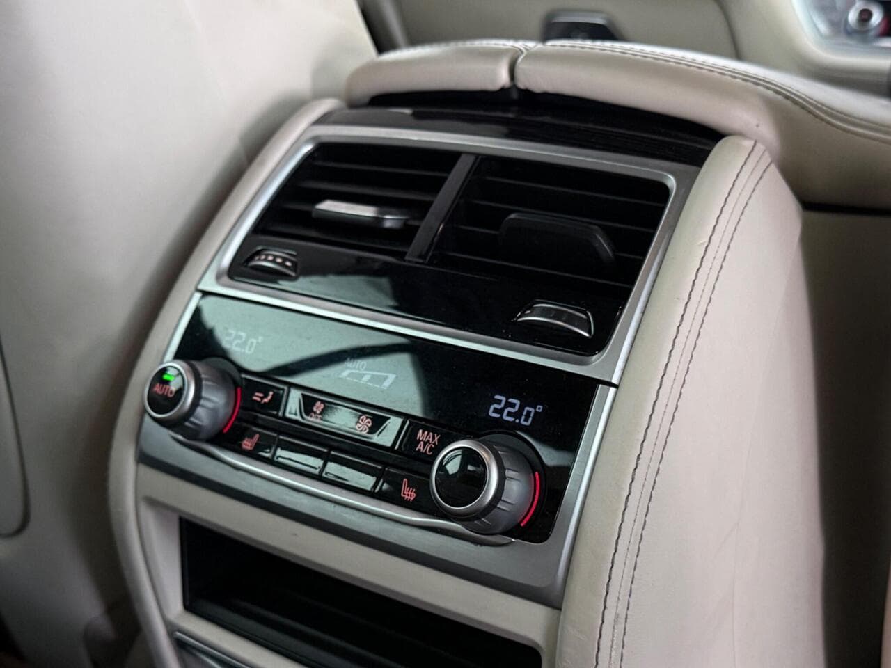 BMW 7 Series thumbnail Interior Front