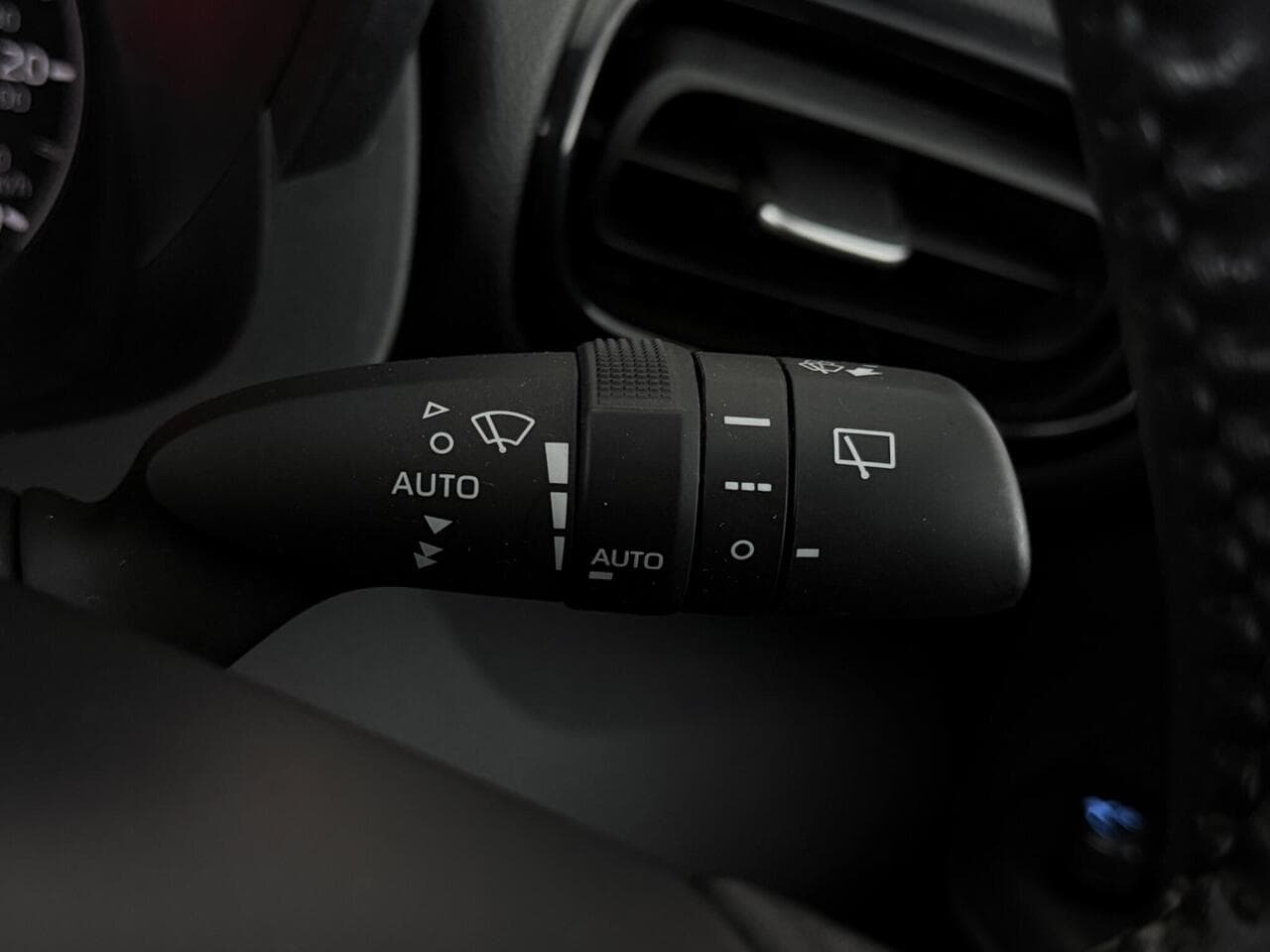 Toyota Yaris thumbnail Misc Controls