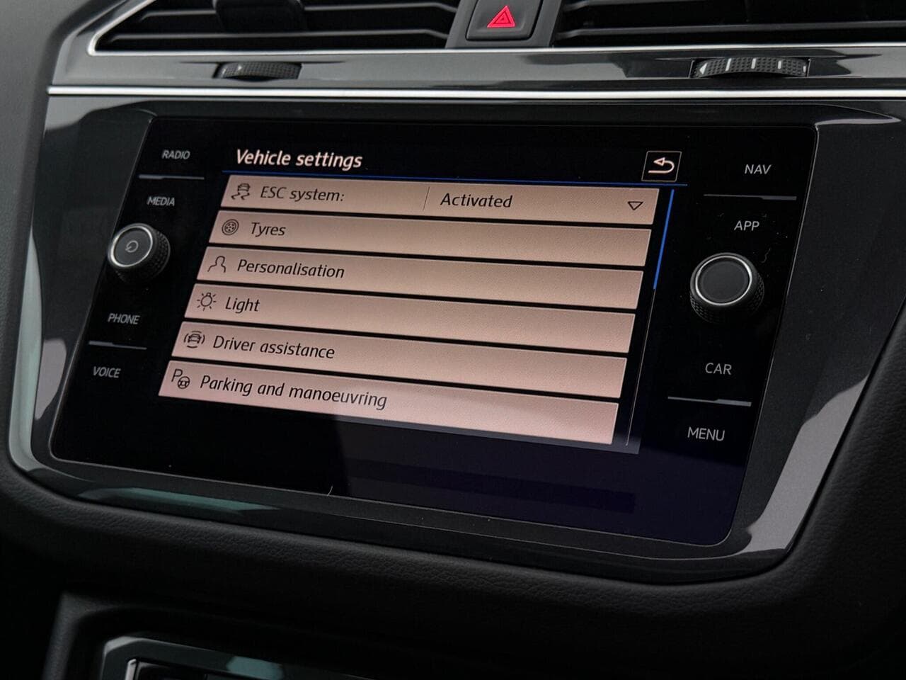 Volkswagen Tiguan thumbnail Infotainment System