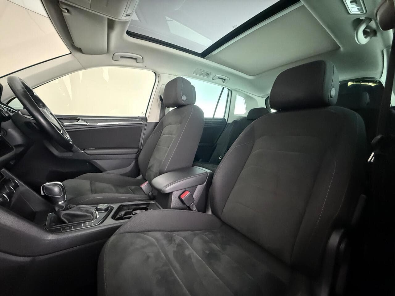 Volkswagen Tiguan thumbnail Seat Front Passenger