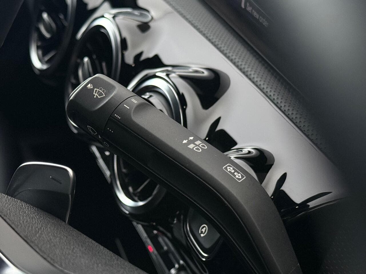 Mercedes-Benz CLA thumbnail Misc Controls