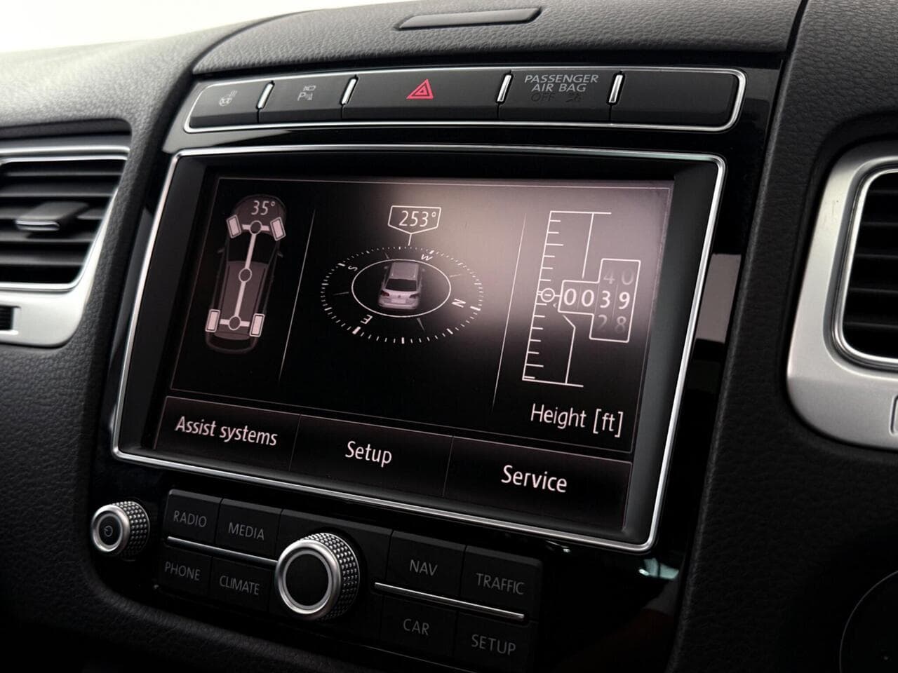 Volkswagen Touareg thumbnail Infotainment System