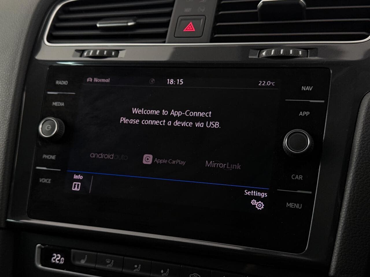 Volkswagen Golf thumbnail Infotainment System