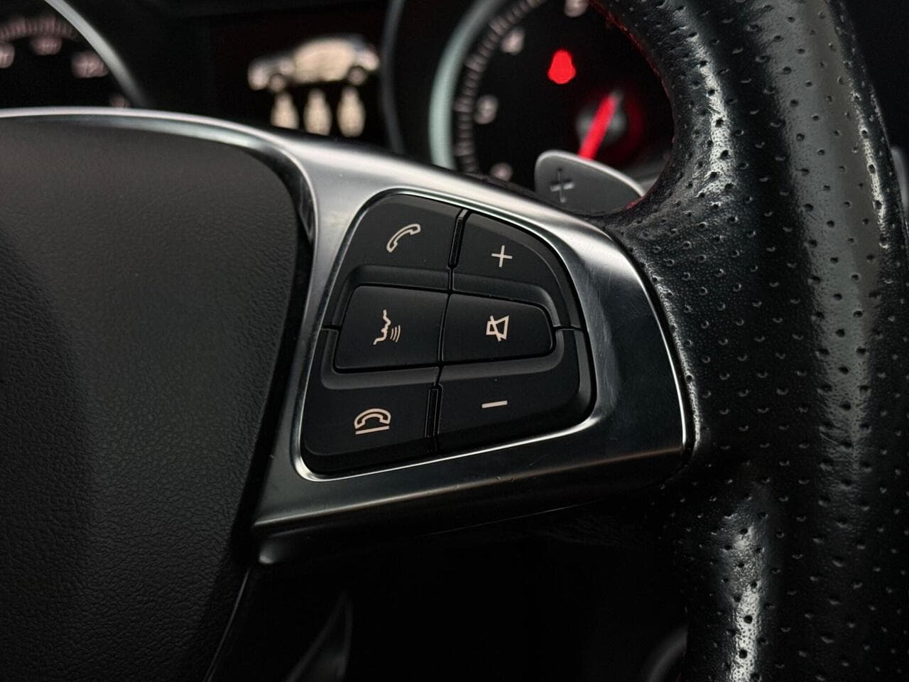 Mercedes-Benz GLA thumbnail Misc Controls