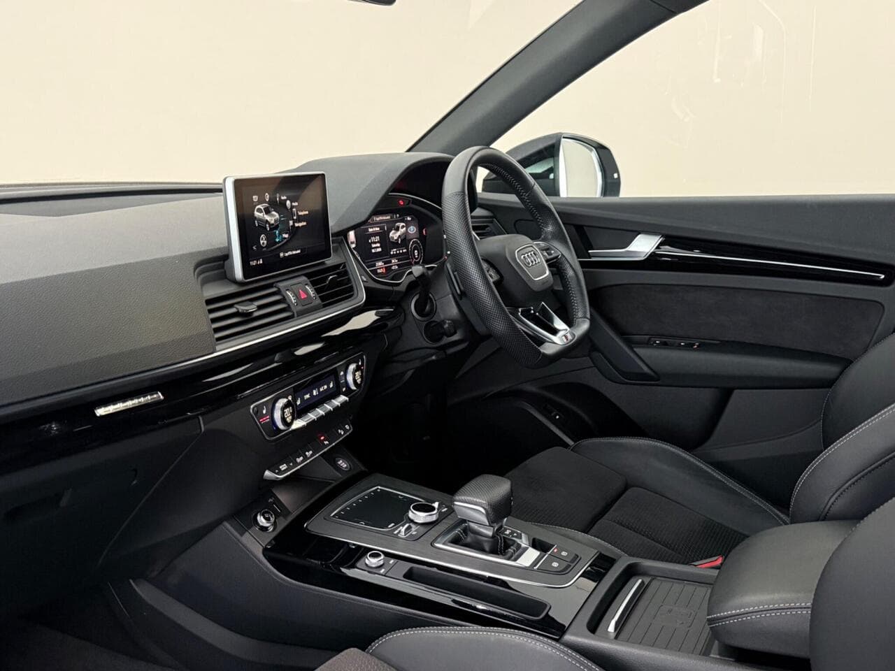 Audi Q5 thumbnail Interior Front
