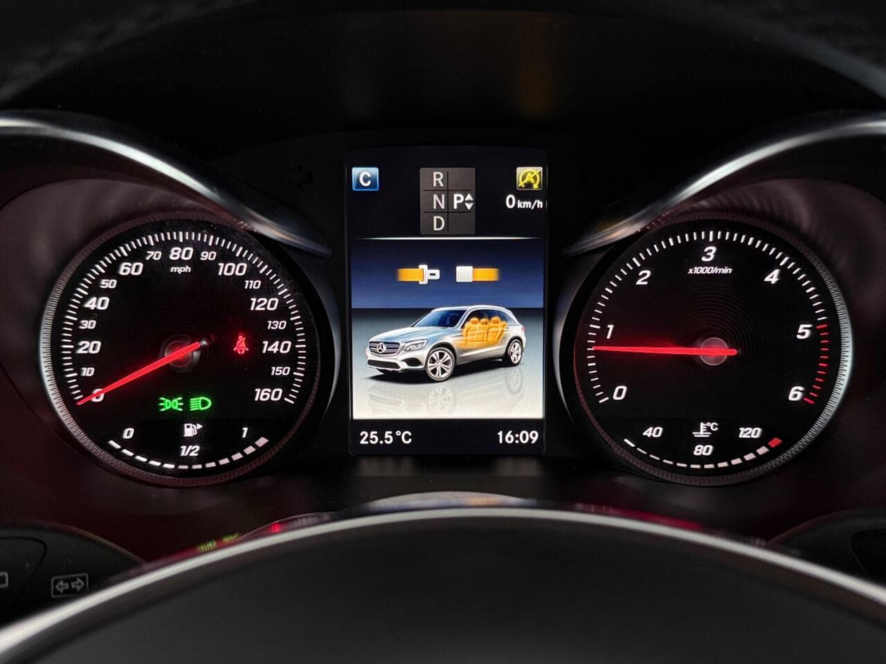 Mercedes-Benz GLC thumbnail Driver Instruments