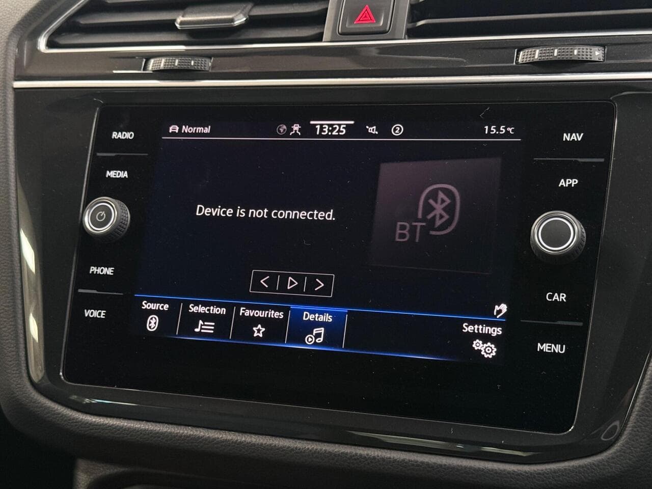 Volkswagen Tiguan thumbnail Infotainment System
