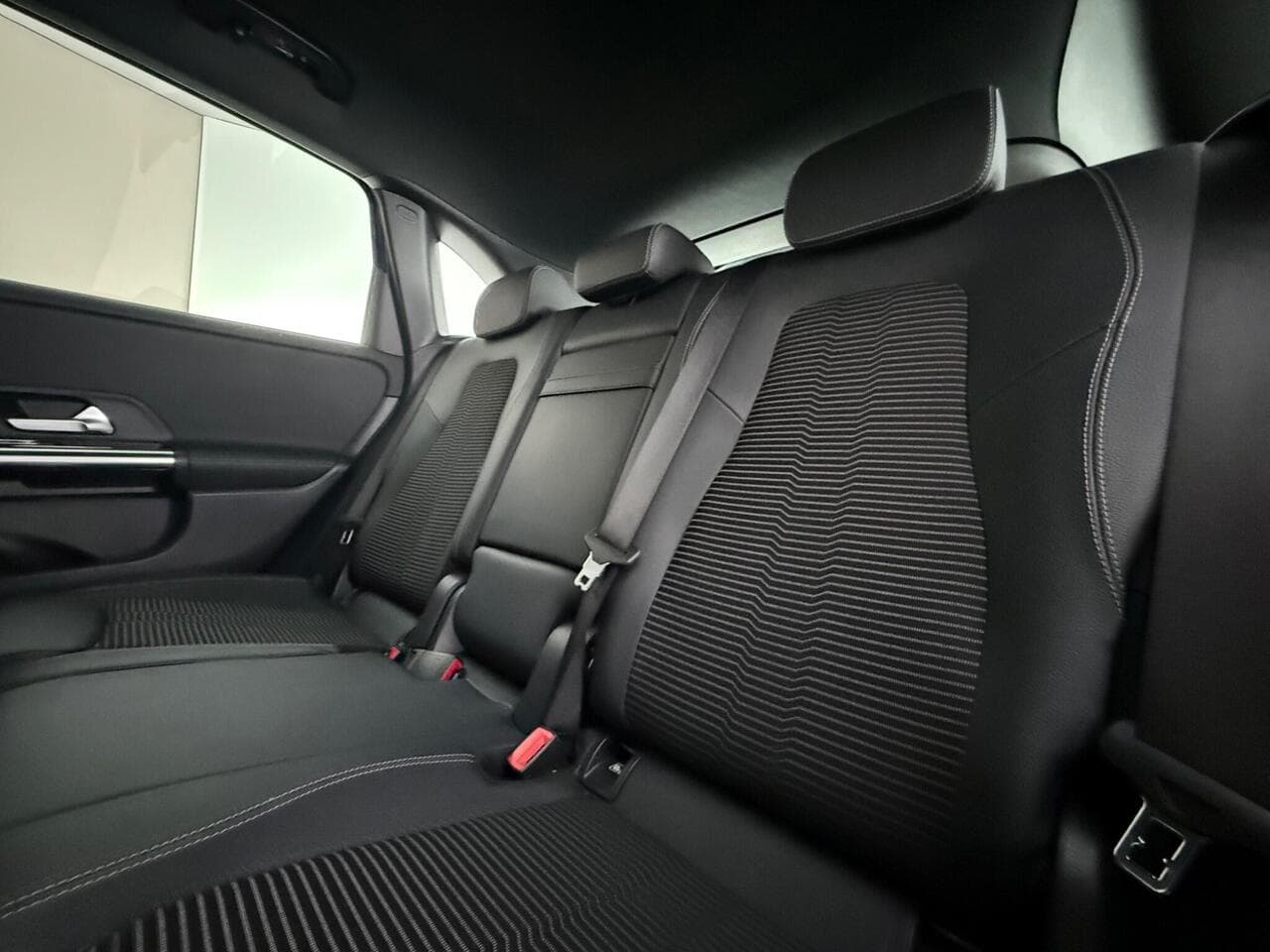 Mercedes-Benz B Class thumbnail Seats Rear