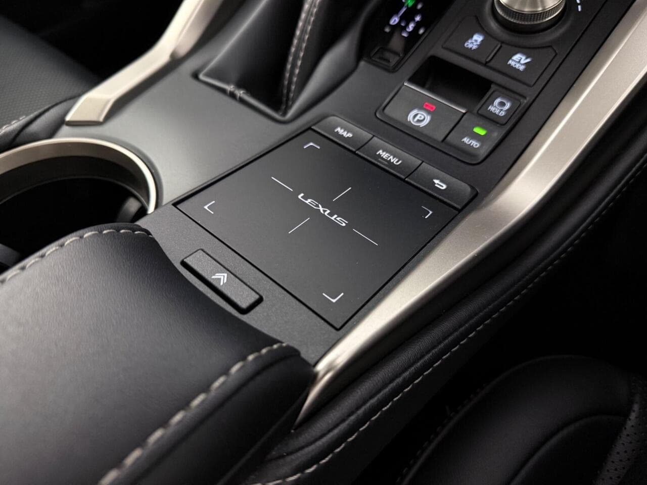 Lexus NX thumbnail Interior Front