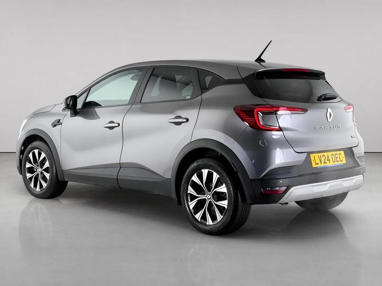 Renault Captur thumbnail Rear Left