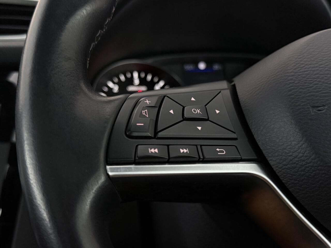 Nissan Qashqai thumbnail Misc Controls