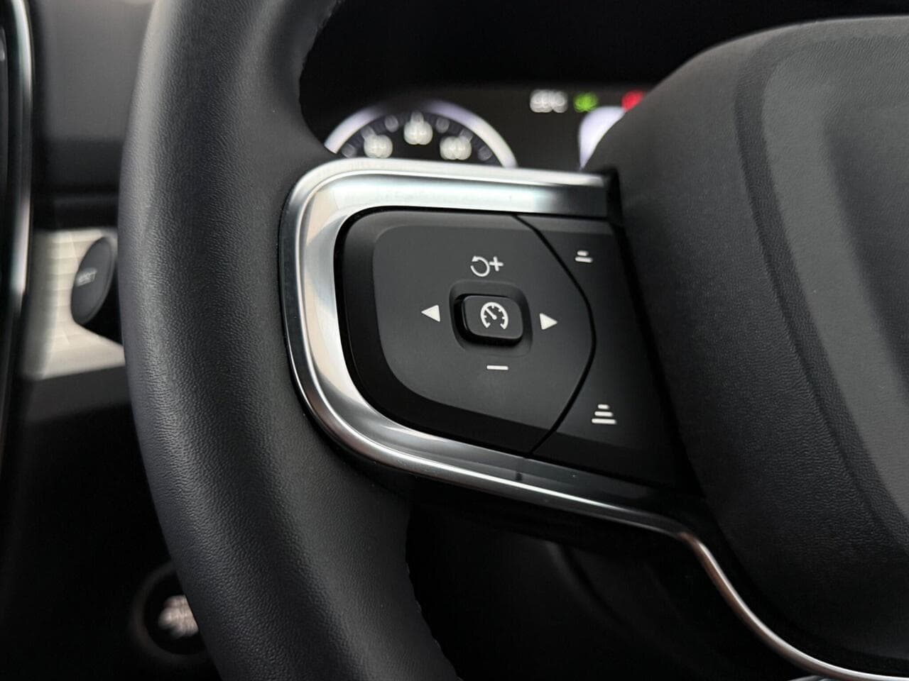 Volvo XC40 thumbnail Misc Controls