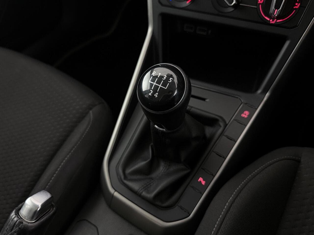 Volkswagen Polo thumbnail Interior Front