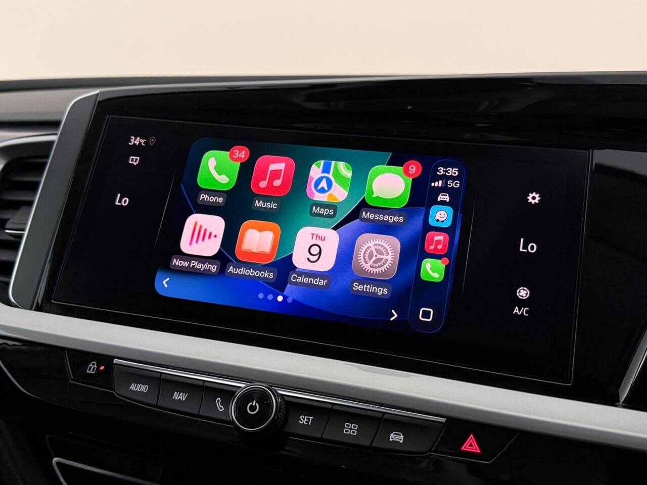 Vauxhall Grandland X thumbnail Infotainment System