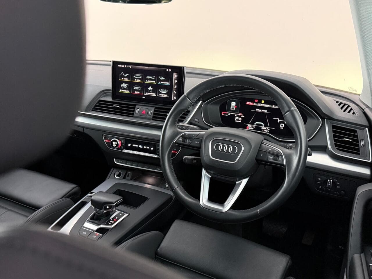 Audi Q5 thumbnail Interior Front